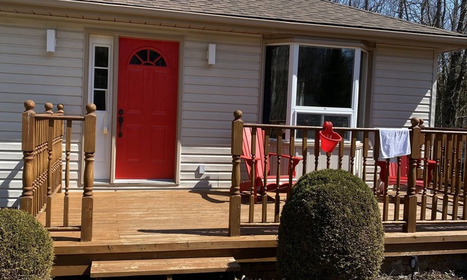 Sauble Beach Casa | Welcome to Red door cottage! Sauble Beach!