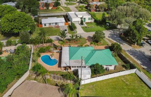 Tropic Palms Casa | Welcome to the Leaf House