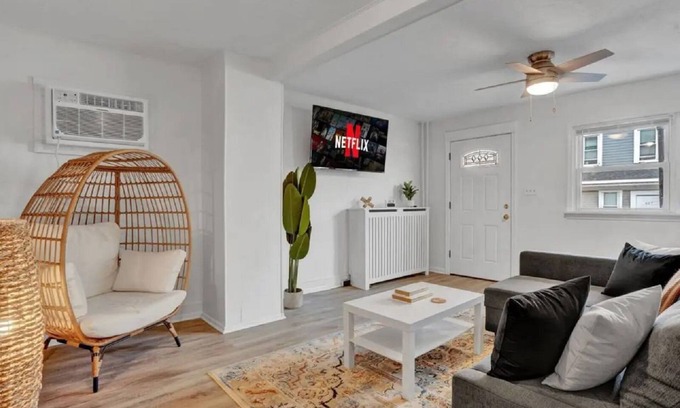 Easton Casa | Welcome to this charming townhouse located in the heart of Easton, Pennsylvania!