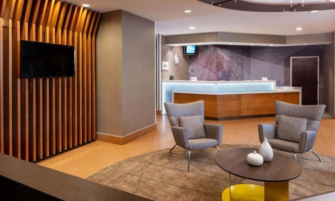 Donelson Hotel | Well-Appointed Suites in Nashville! Pets Allowed, Pool, Kitchenette, Breakfast!