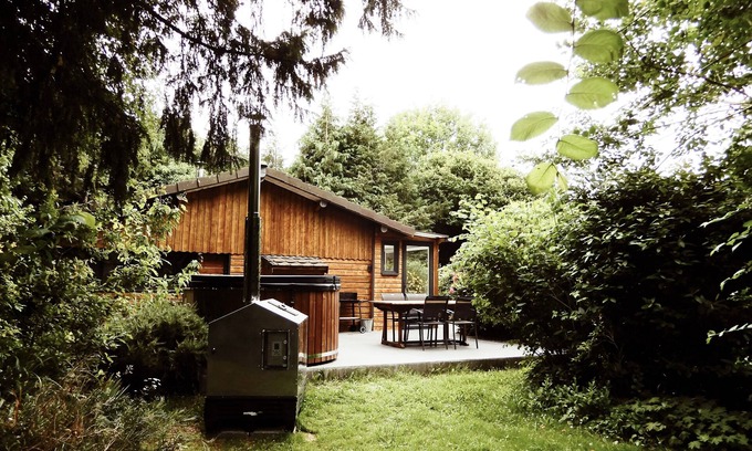 Saint-Christophe-sur-Conde Cabaña | Well-being and Nature: Le Cottage Exotique and its private Nordic bath with unlimited access