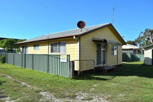 Hat Head Casa | Wenlaw Cottage Rear Hat Head - Bring your own linen.