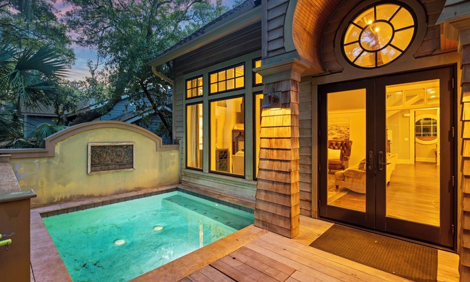 Kiawah Island Casa | West Beach Kiawah on Surfscoter! POOL, Close to Beach, Private Setting, Foosball, Luxury Home!