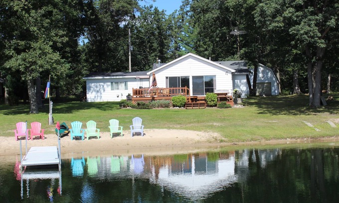 St. Helen Cabaña | West Twin Lake Beachfront Home en Saint Helen, MI