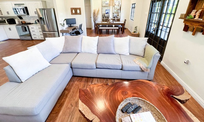 Petit Valley Casa | Westend House: Newly Renovated 3 Bedroom