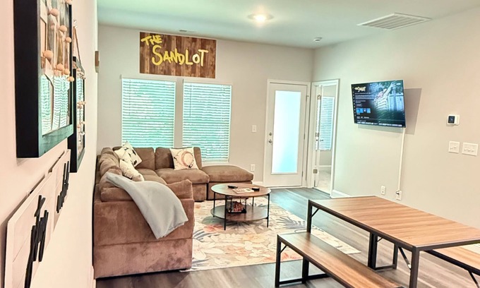 Little River Casa | Where Nostalgia Meets North Myrtle Beach Fun, 4-bedroom house with AC, WiFi