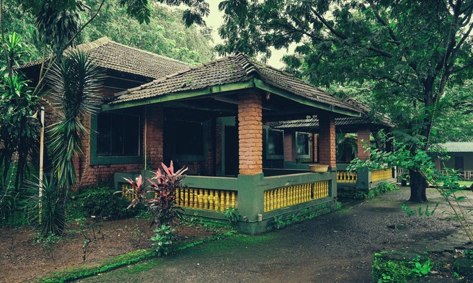 Ulhasnagar Hotel | Whispering Peepul Resort