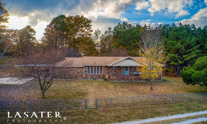 Harrison Casa | Whispering Pines Retreat Minutes to the Buffalo National River!