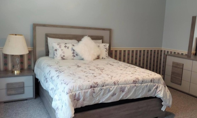 Warm Springs Cabaña | White House Ranch two bedroom with pool, ranch animals & gorgeous sunsets.