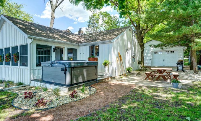 Tichigan Villa | White Pine Villa