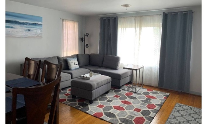 Whiting Casa | WHITING SPACIOUS 2 BEDROOM APARTMENT