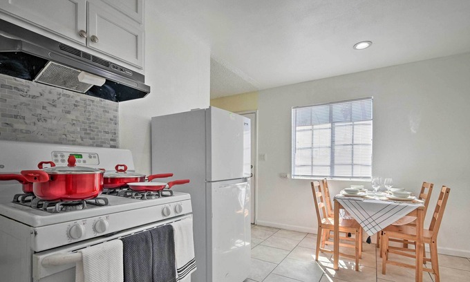 Whittier Casa | Whittier Duplex Unit Near Beaches & Hiking!
