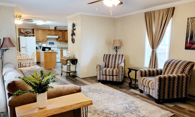 Henrico Casa | WiFi, Dog Friendly & Linens Provided ~ Lake Gaston