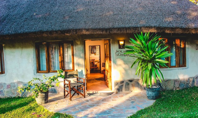 Lusaka Cabina | Wild Dogs Lodge