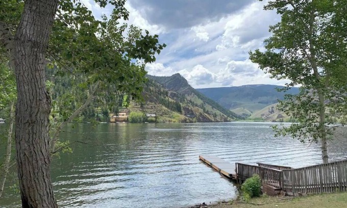 Salmon Cabina | Williams Lake Rustic Mountain Lodge & Hotel- sleeps 35