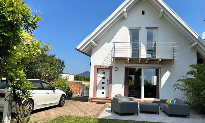 Arzheim Casa | Wine and forest, cozy vacation home with outdoor sauna and a big garden