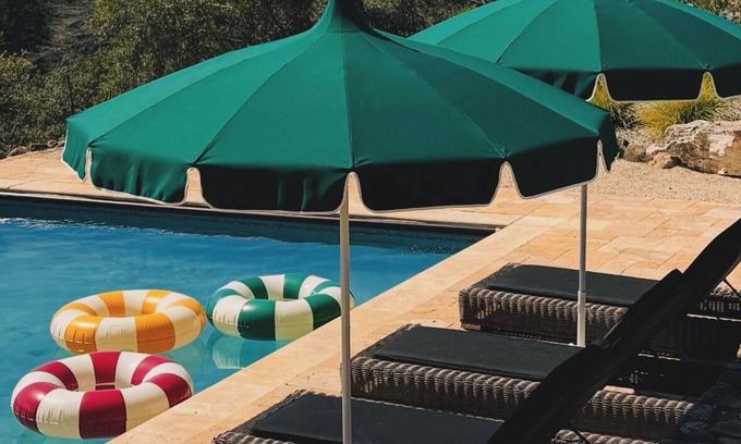 Glen Ellen Villa | Escapada provincial de Villa Gaia con viñedo y piscina en el corazón del país del vino.