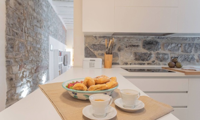 Como City Centre Apartamento | Wine Not Apartment in Como City Centre