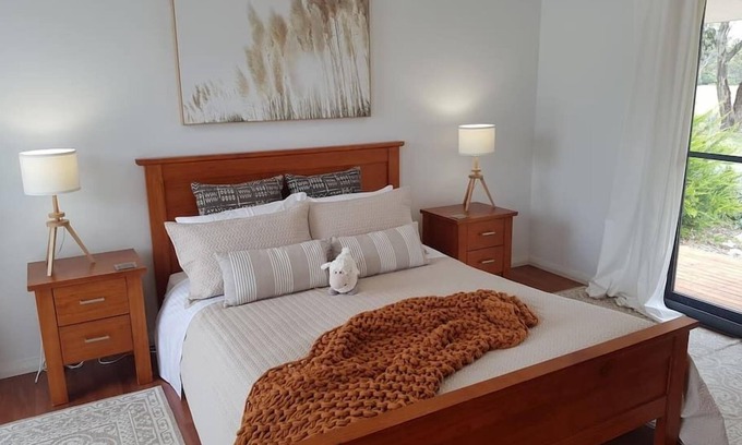 Buckaroo Cabaña | Winery Cottage on Scenic Acreage