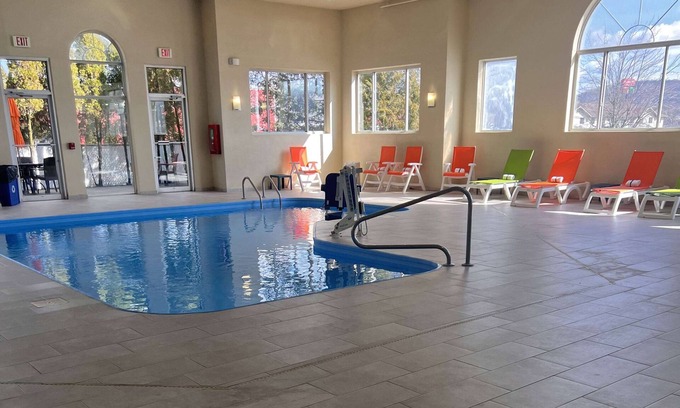 New Stanton Hotel | Wingate by Wyndham Pittsburgh/New Stanton