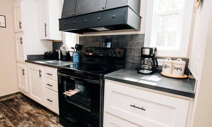 Rogersville Casa | WINTER LONG-TERM RATES 40% off RUSTIC MODERN HOME NESTLED IN THE OZARK WOODS