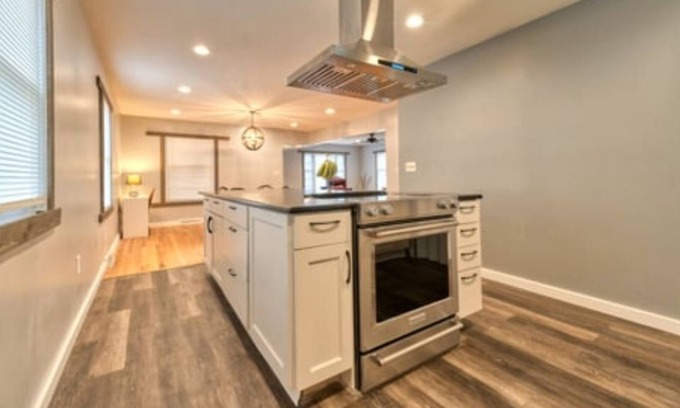 Oconomowoc Casa | Winter rental house downtown Otown - No pet fees!