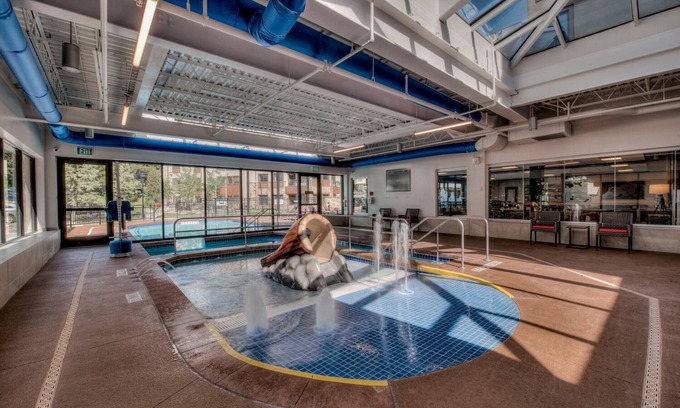 Peak 9 Condominio | Winter Ski-in/out Studio Sleeps 4, Steps To Historic Main St Studio Bedroom Condo by RedAwning