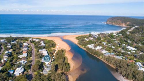 Copacabana Casa | Wisteria Cottage on the Lagoon/Beach