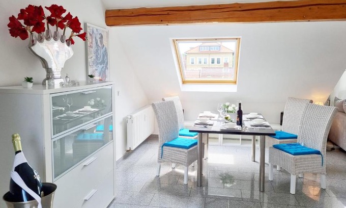 Western Ring Area Apartamento | Wohnung Famous, 100qm, Klima, Loggia, 24h Checkin, bis 5 Personen