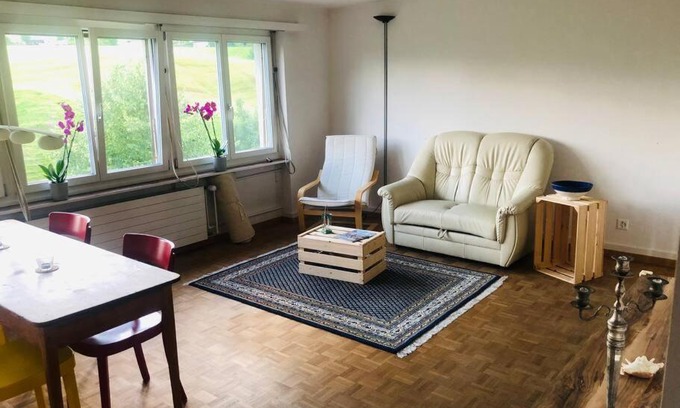 Herisau Apartamento | Wohnung Säntisblick mit Parkplatz