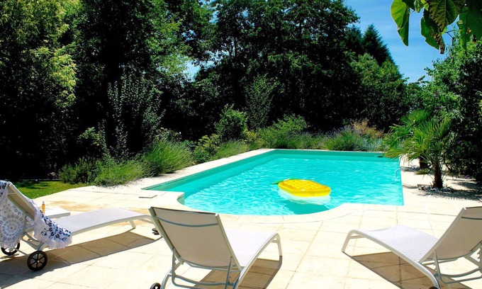 Saint-Sulpice-les-Feuilles Casa | Casa de vacaciones privada con jacuzzi, piscina privada, WIFI, TV, patio, mascotas permitida