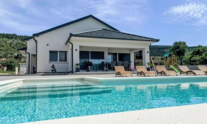 Donji Prolozac Casa | Estupenda casa de vacaciones privada con piscina privada, A/C, WIFI, TV, terraza y vista panorámica