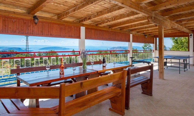 Lukovo Casa | Preciosa casa de vacaciones privada con WIFI, A/C, piscina privada, TV, terraza, mascotas permitida