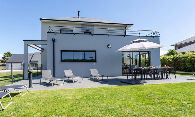 Pirou Casa | Preciosa casa de vacaciones privada para 10 personas con WIFI, TV, terraza y mascotas permitida