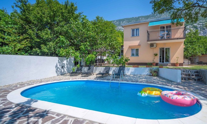 Drivenik Casa | Estupenda casa de vacaciones privada con A/C, WIFI, piscina privada, TV, terraza, mascotas permitida