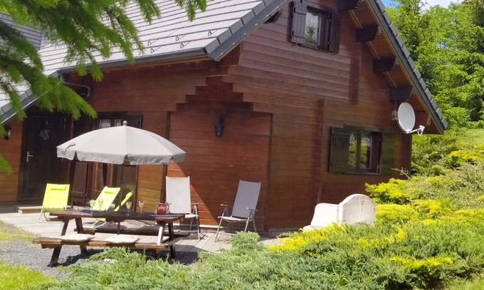 Mont-Dore Hotel | CHALET DE MADERA + SPA "Les Ecureuils" N ° 1 (4 estrellas) LE MONT DORE / VISTA DE LAS MONTAÑAS