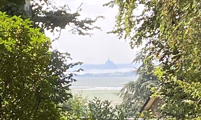 Le Val-Saint-Pere Casa | Wooden house with a view of Mont Saint Michel