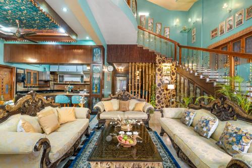 Kammanahalli Villa | Wooden Whispers Traditional Luxe Spacez Villa