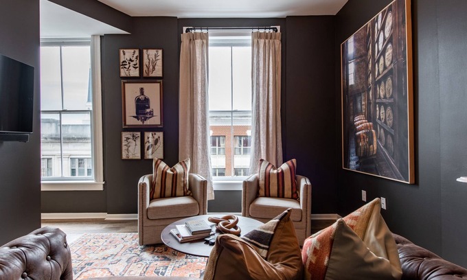 Versailles Hotel | Woodford Reserve Suite, The Woodford Hotel