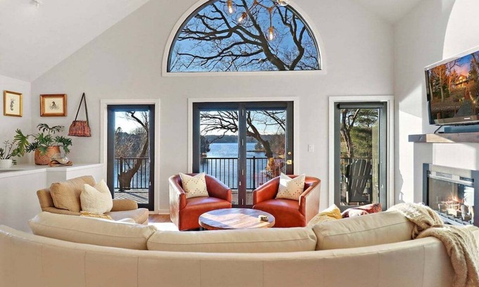 East Troy Casa | Woodhaven on Pleasant Lake |Pleasant Lake |Lakefront |Wraparound Deck |Views |Dock |Kayaks & Boards