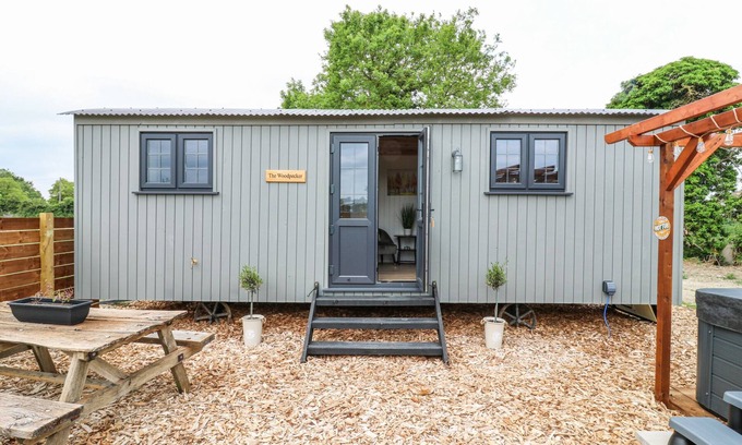 Cambridge Cabaña | WOODPECKER, pet friendly, character holiday cottage in Bottisham