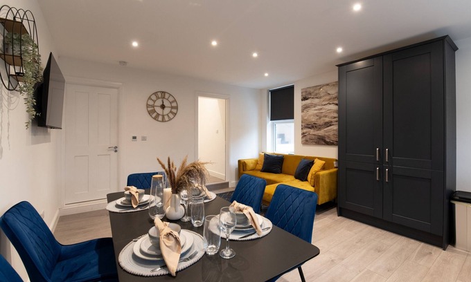 North Finchley Apartamento | Woodside Pk Rd 13-A Woodside Park 3 Bedroom and 1 Bathroom Apt. A with Parking