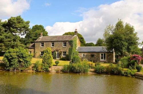 Fenay Bridge Hotel | Woodsome Hall Golf Club Cottage on the Course