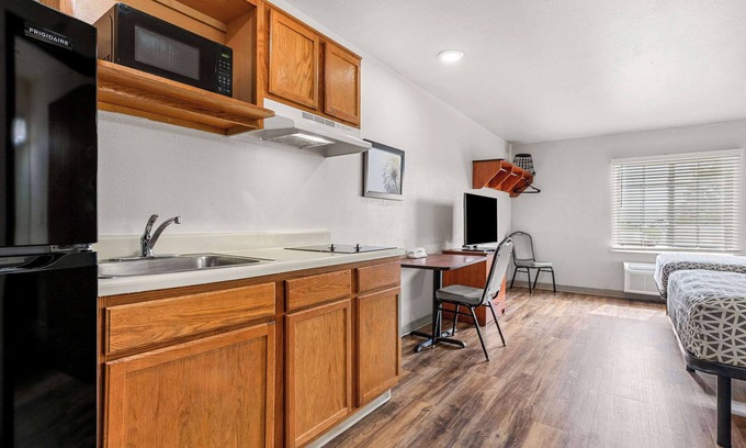 Tulsa Hotel | WoodSpring Suites Tulsa