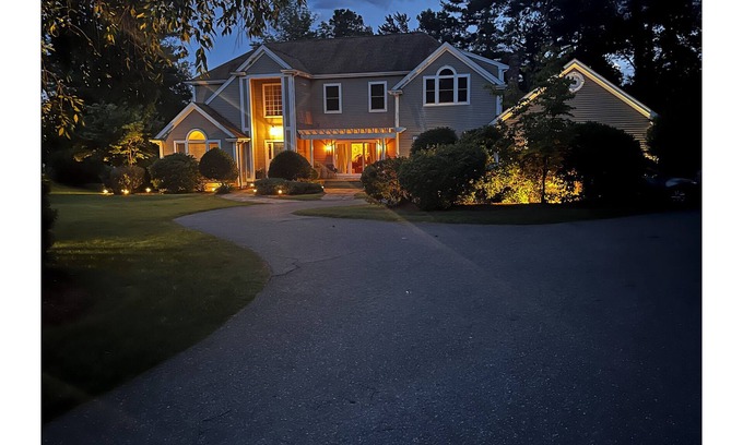 Natick Casa | World Cup travelers--40 min to Gillette! Spacious private home w/jacuzzi tub