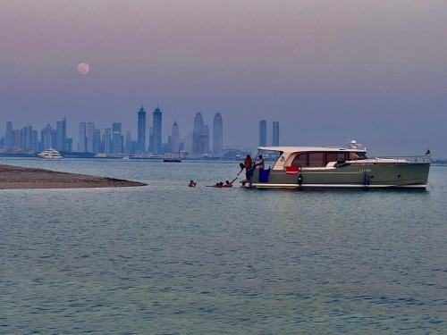 Jumeirah Alquiler De Eote | Yacht Experience - Stella Romana