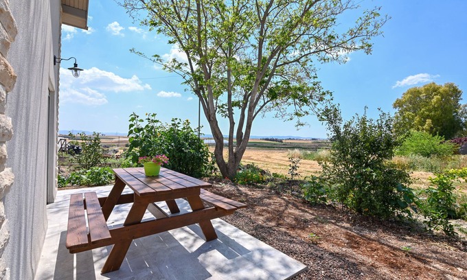 Emek Izrael Cabaña | YalaRent Valley view Boutique cottages