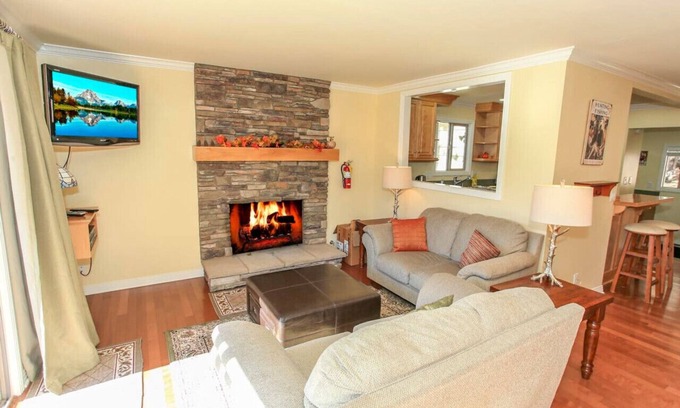 Upper Moonridge Casa | Yosemite View Retreat- Spa en Amazing Mountain Vista superior de la cubierta!