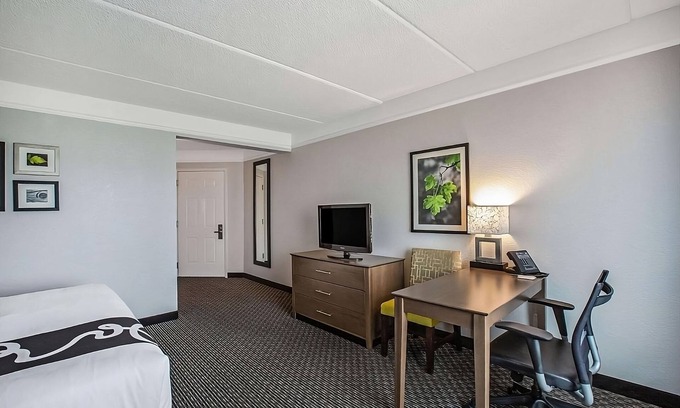 Doral Hotel | You Found It! Free Parking, Free Breakfast, Onsite Pool, Pets Allowed