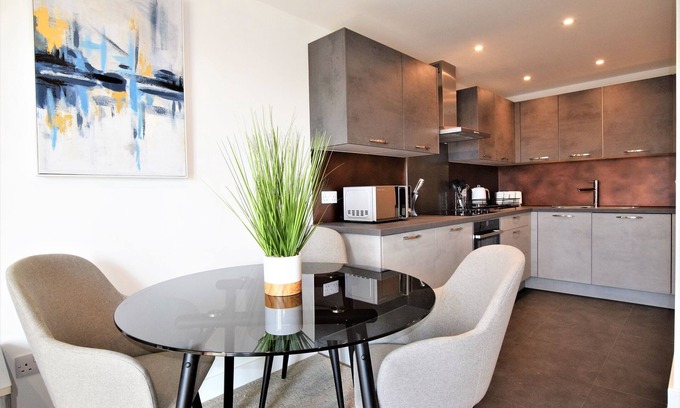 Bristol Villa | Your Apartment | Bristol Brunel Loft - No.1